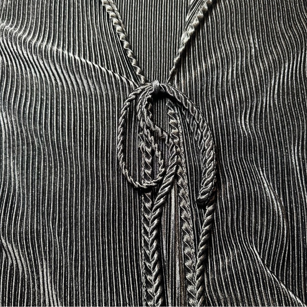 EUC Tie-Front Blouse Top - Picture 4 of 4